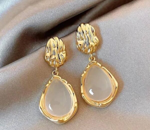 Boucles d'Oreilles Goutte d'Eau Jade Vert Éclatant | Plaqué Or | Élégantes